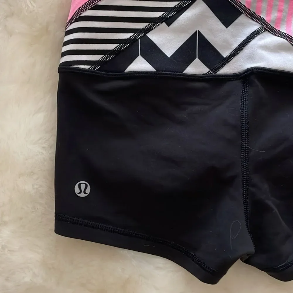 Lululemon Boogie Short Reversible Black Quilt Pink bootie Aztec Stripe s…